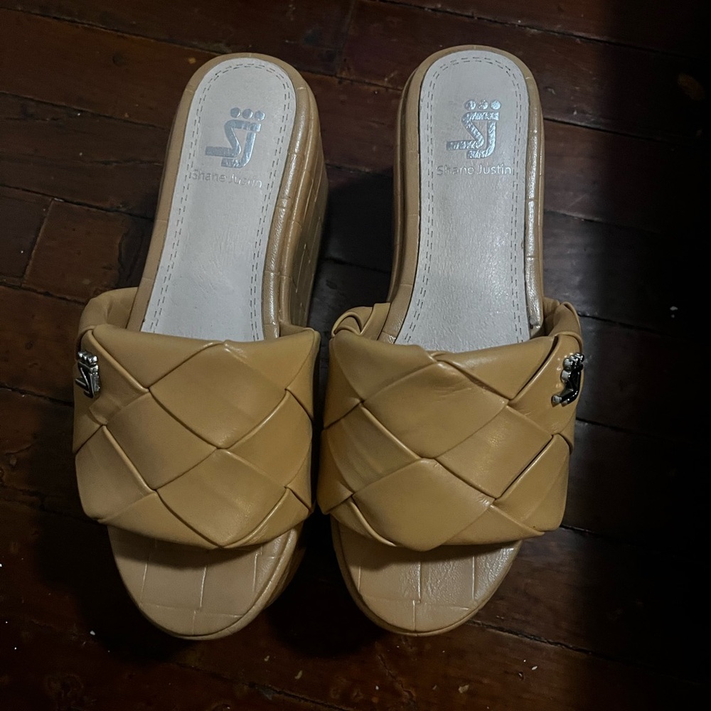 Women's Tan Woven Slide Sandals